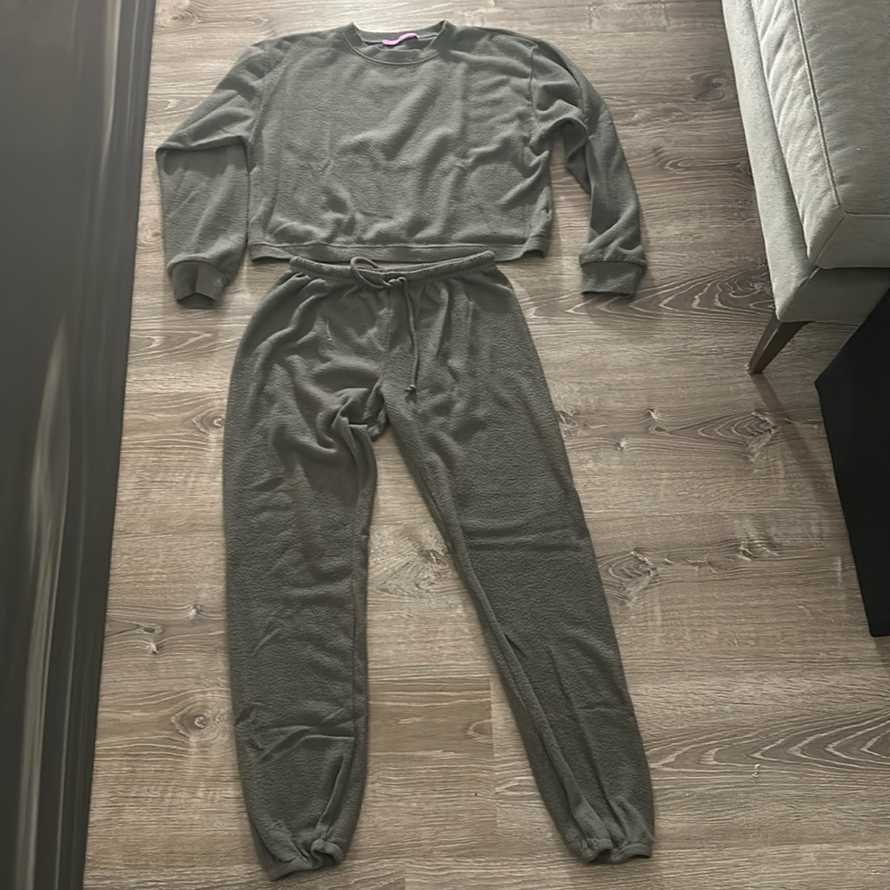 Jac Parker sweatsuit, barely worn, cozy, comfy, small top, medium bottom